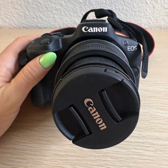 Canon EOS R50 Mirrorless Camera RF-S18-45mm - Picture 2 of 7